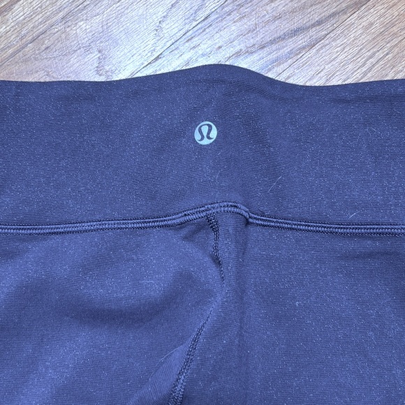 Lululemon navy blue mid rise leggings women’s 6 - Picture 5 of 6